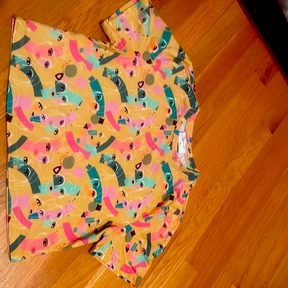 Fun top. Bought in a luxury shop in Bangkok Like new, never worn.